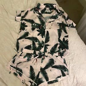 Beautiful pajama set, perfect for spring and summer